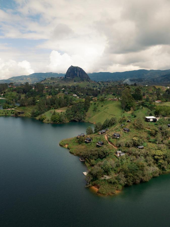 The Boato Hotel Guatapé Exterior foto View of the town of Guatapé and the rock of Guatapé