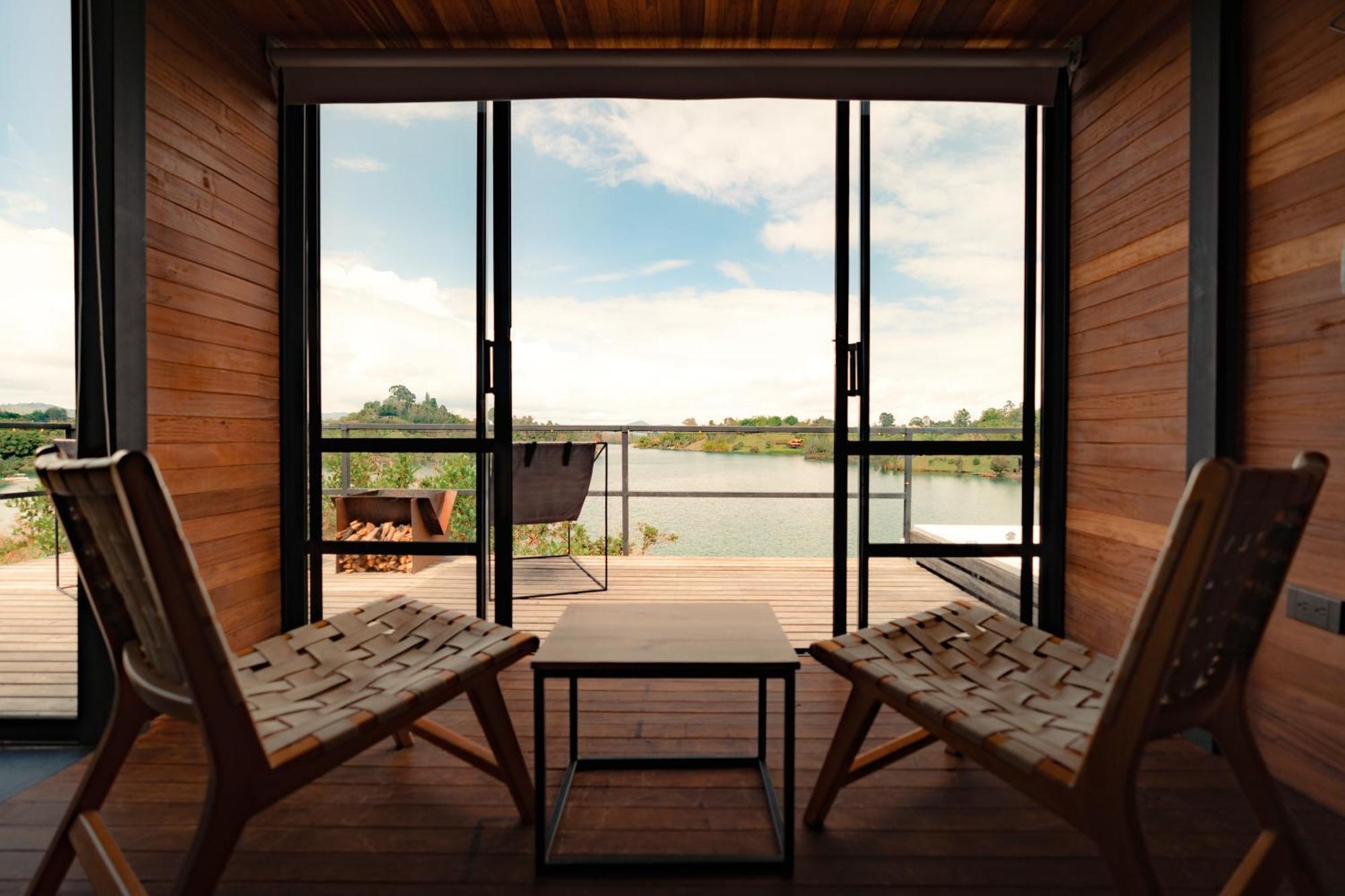 The Boato Hotel Guatapé Exterior foto View from the interior of a floating cabin