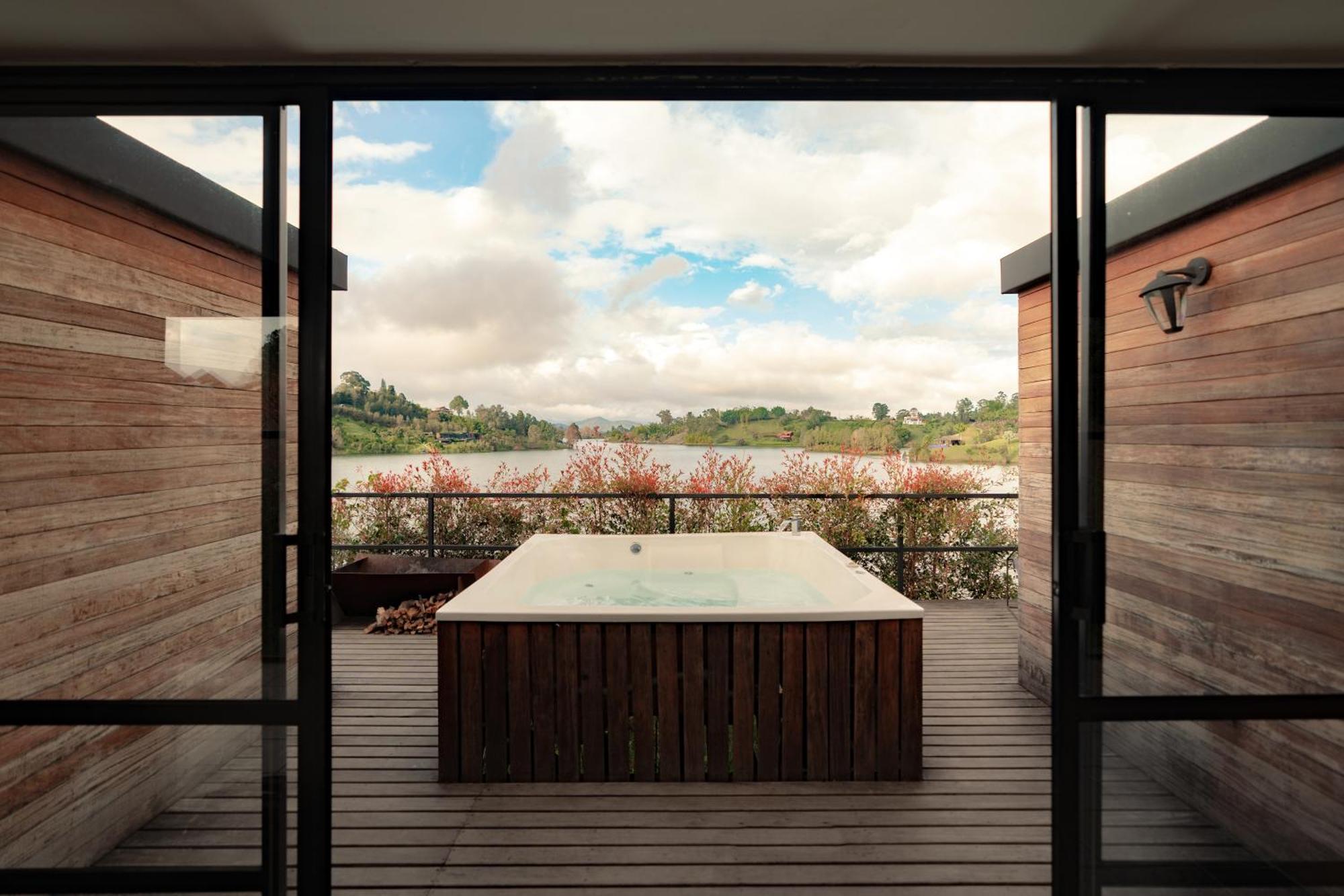 The Boato Hotel Guatapé Exterior foto The view from the house