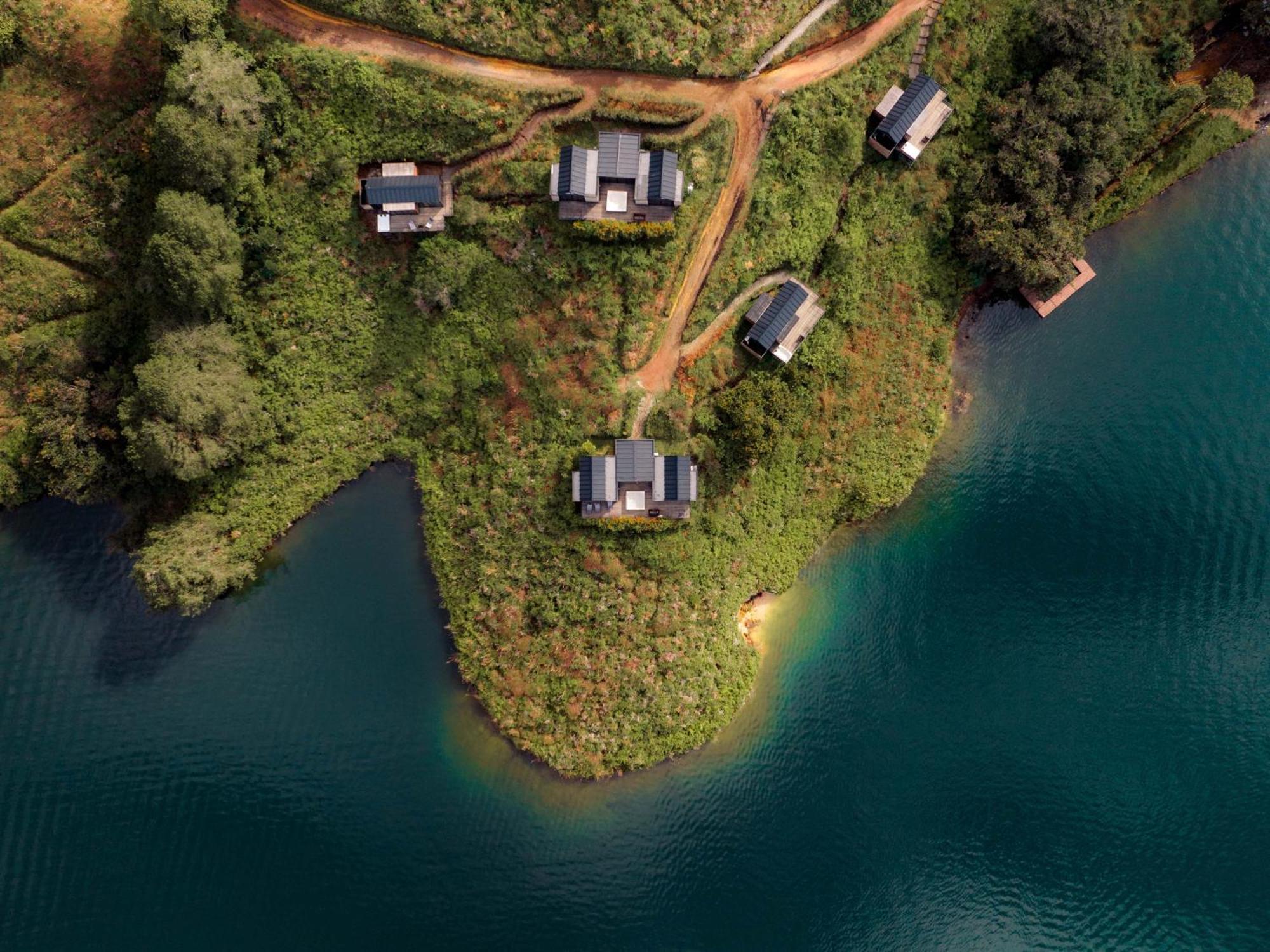 The Boato Hotel Guatapé Exterior foto Aerial view of the lake
